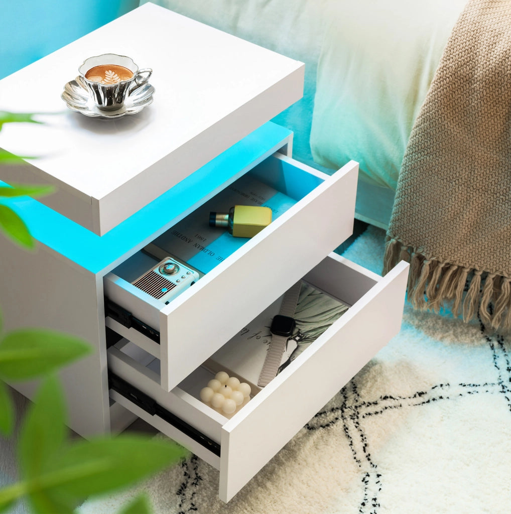 Set di 2 comodini ULEVR bianchi con LED multicolore regolabile, vano aperto e 2 cassetti
