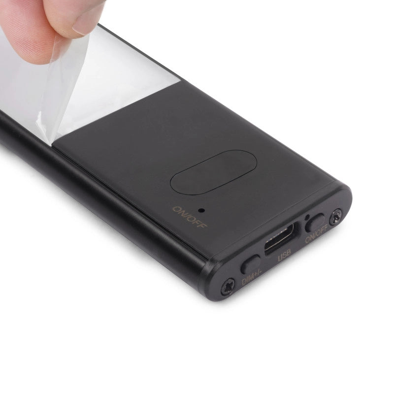 Multiconnettore Vertikal Push diametro 100mm, 3 spine di tipo Schuko, 1 USB tipo A, 1 USB tipo C, Acciaio e Tecnoplast..