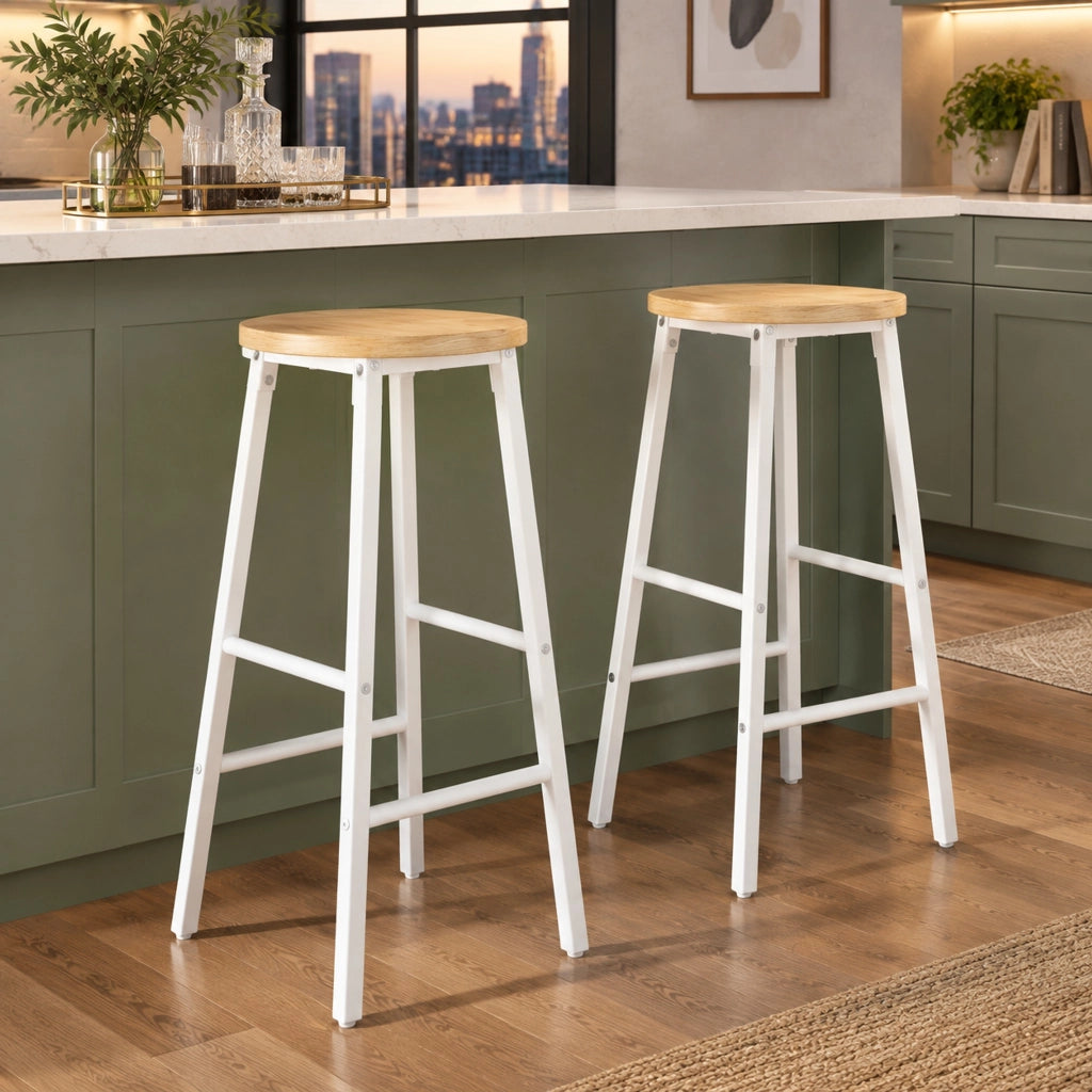 Set di 2 sgabelli da bar in MDF effetto legno e metallo bianco con poggiapiedi e piedini regolabili 63 × 30 × 30 cm