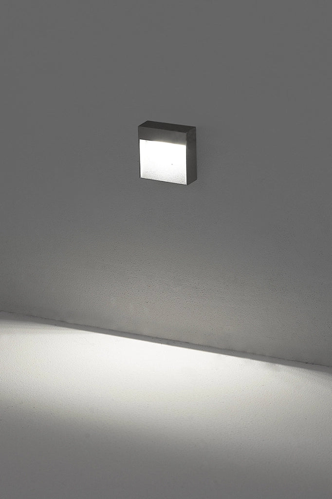 Applique KIKI a LED 8W 3000K IP65 - Struttura in Alluminio Antracite per Esterni, Segnapasso a Parete 50° Angolo Luce - Rossini Group