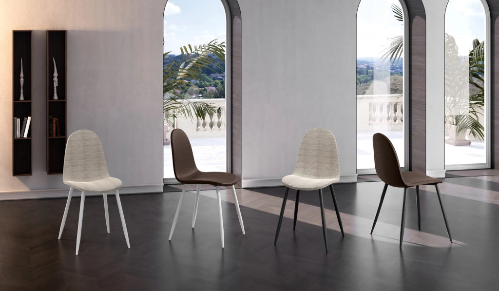 Sedia Martina con seduta e schienale in similrattan imbottito color beige e gambe in metallo verniciato bianco - Set da 4 sedie
