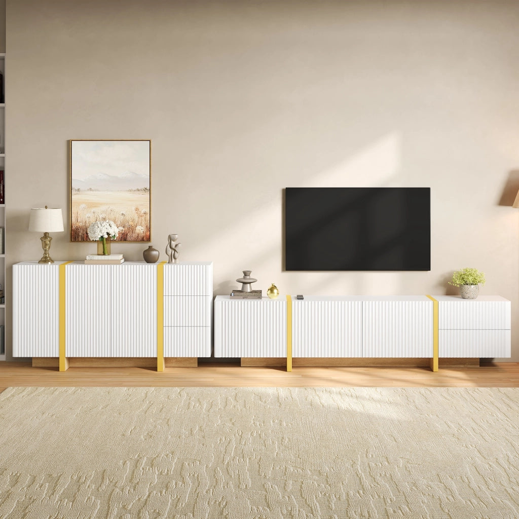 Mobile TV bianco con frontali scanalati; madia e vani chiusi