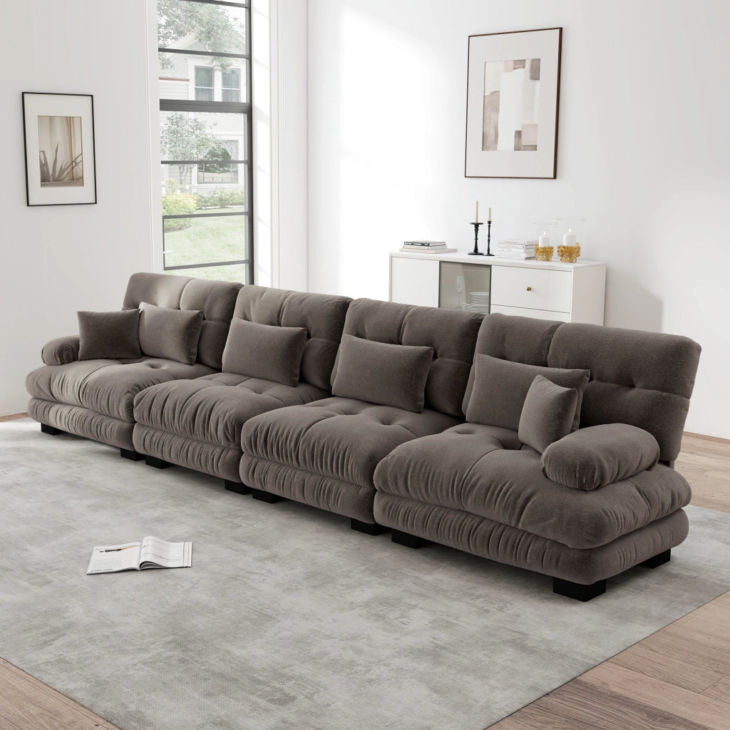 Divano modulare in ciniglia marrone con seduta profonda cuscini decorativi e supporto lombare