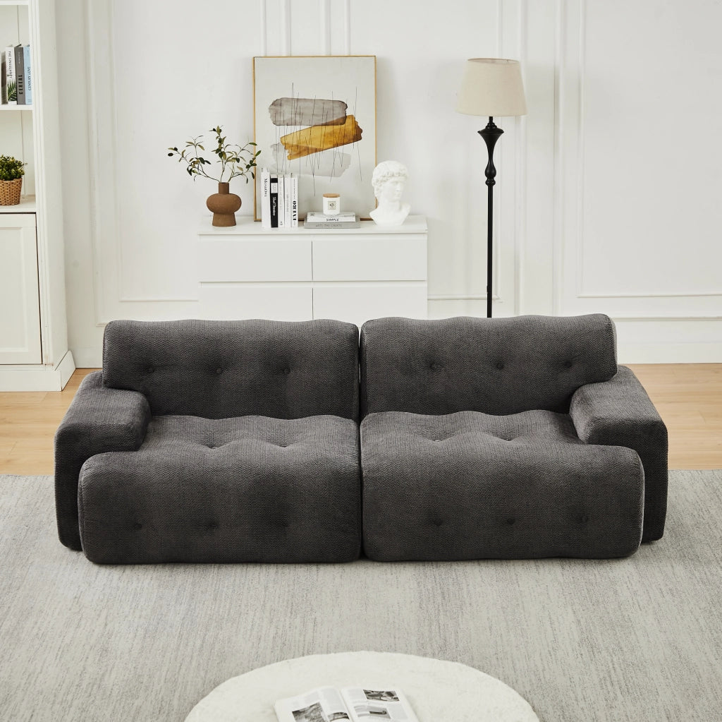 Divano Cloud a due posti in tessuto chenille grigio con braccioli larghi e cuscini imbottiti, 224x104x66 cm