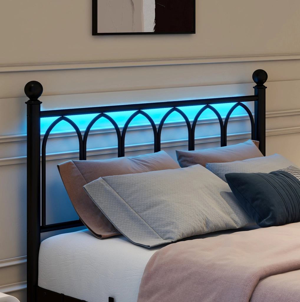 Letto in metallo 120x200 cm con LED; stazione USB e presa; nero
