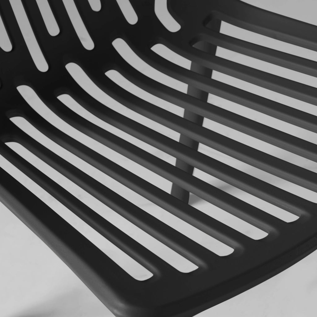 Oviala - Poltrona da giardino traforata in plastica nera