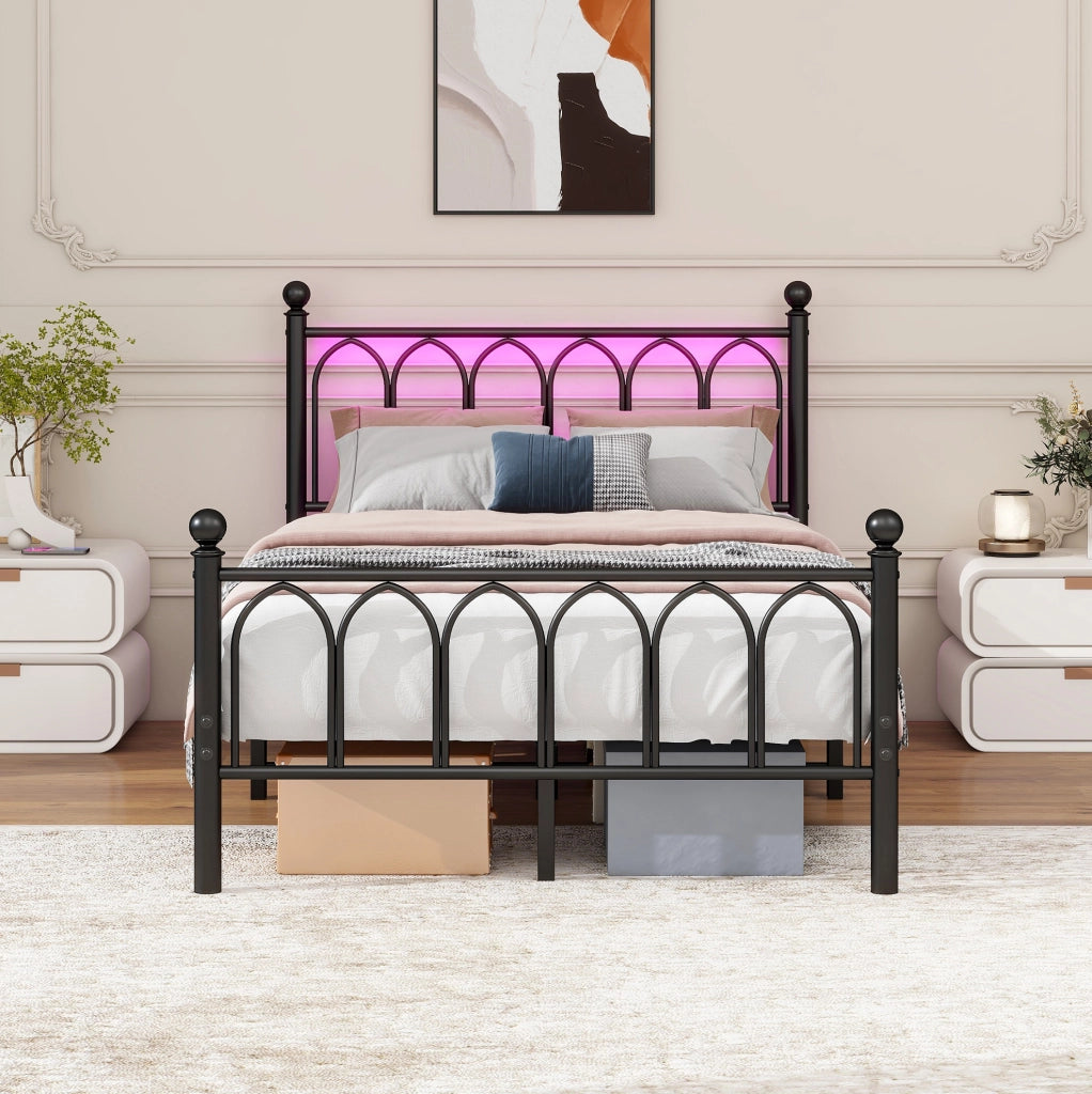 Letto in metallo 120x200 cm con LED; stazione USB e presa; nero