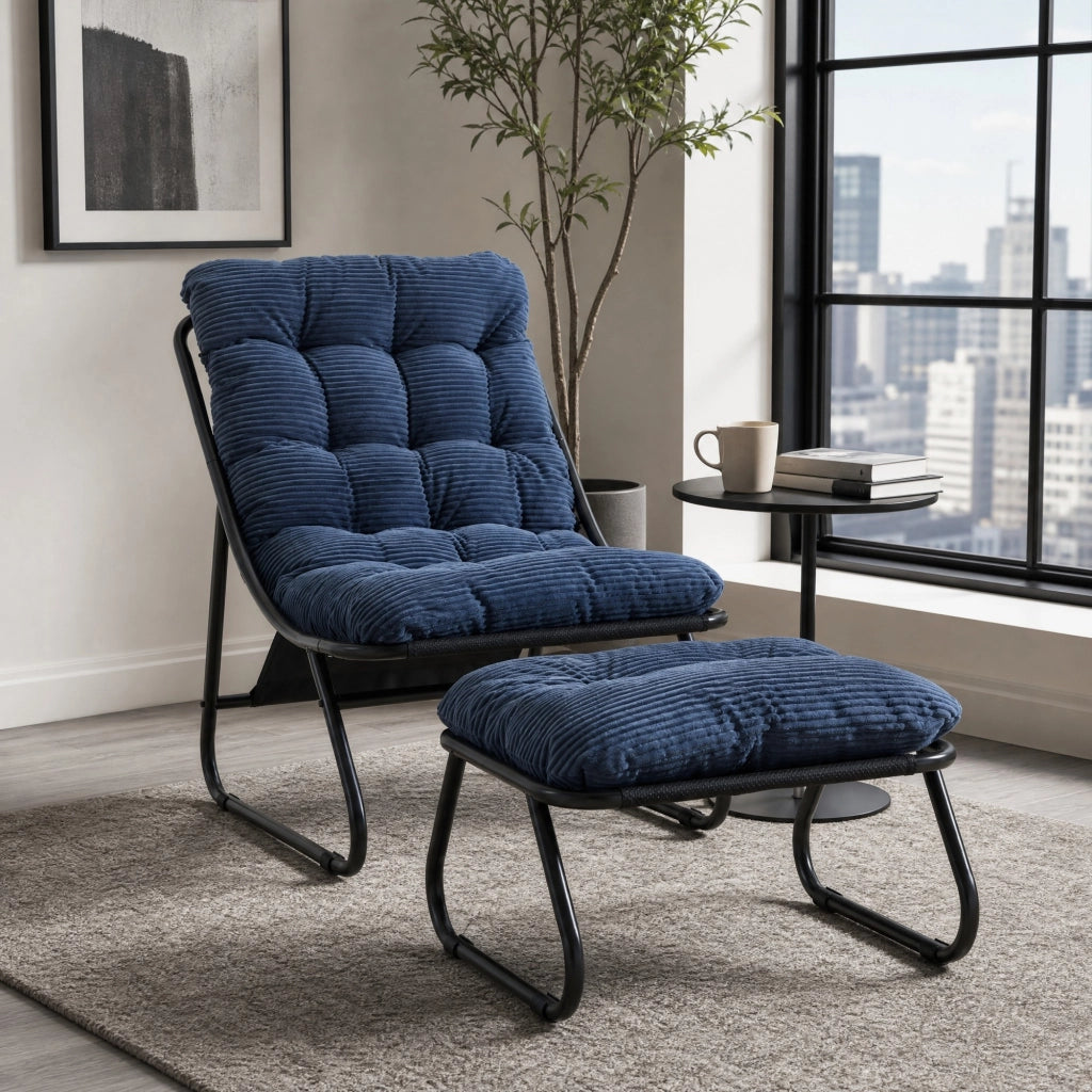 Poltrona lounge da esterno con pouf, struttura nera e cuscino blu navy