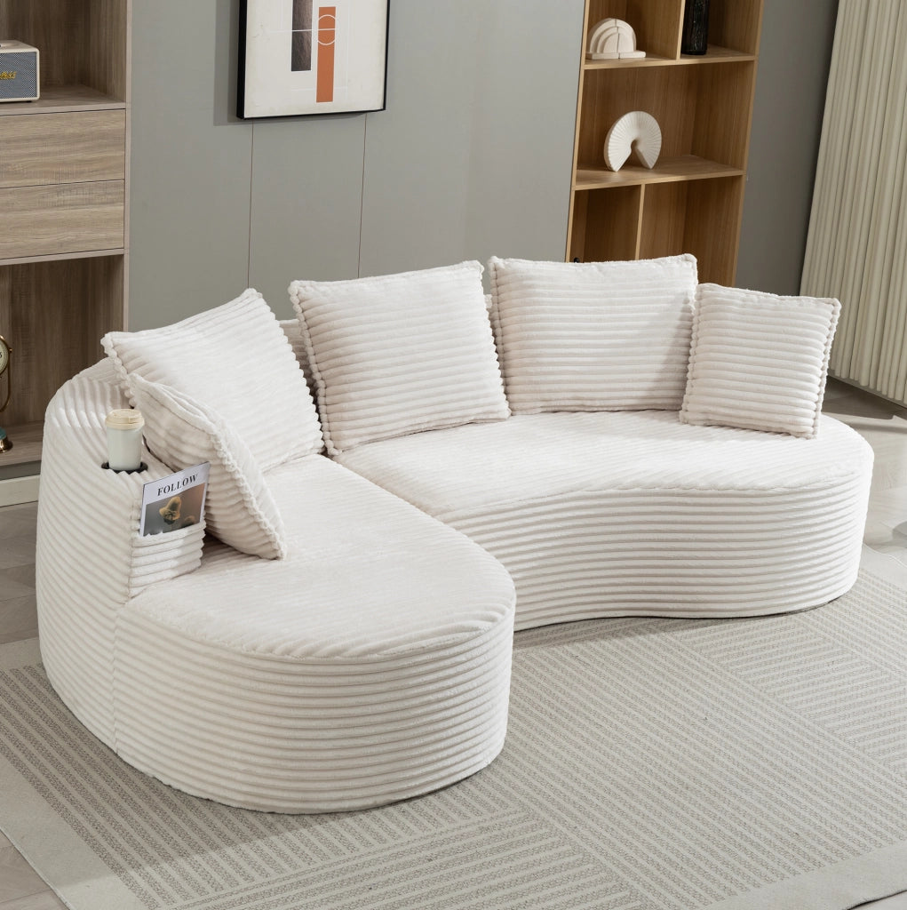 Divano a forma arcuata beige con portabicchieri; tasca laterale e cuscino 250 cm