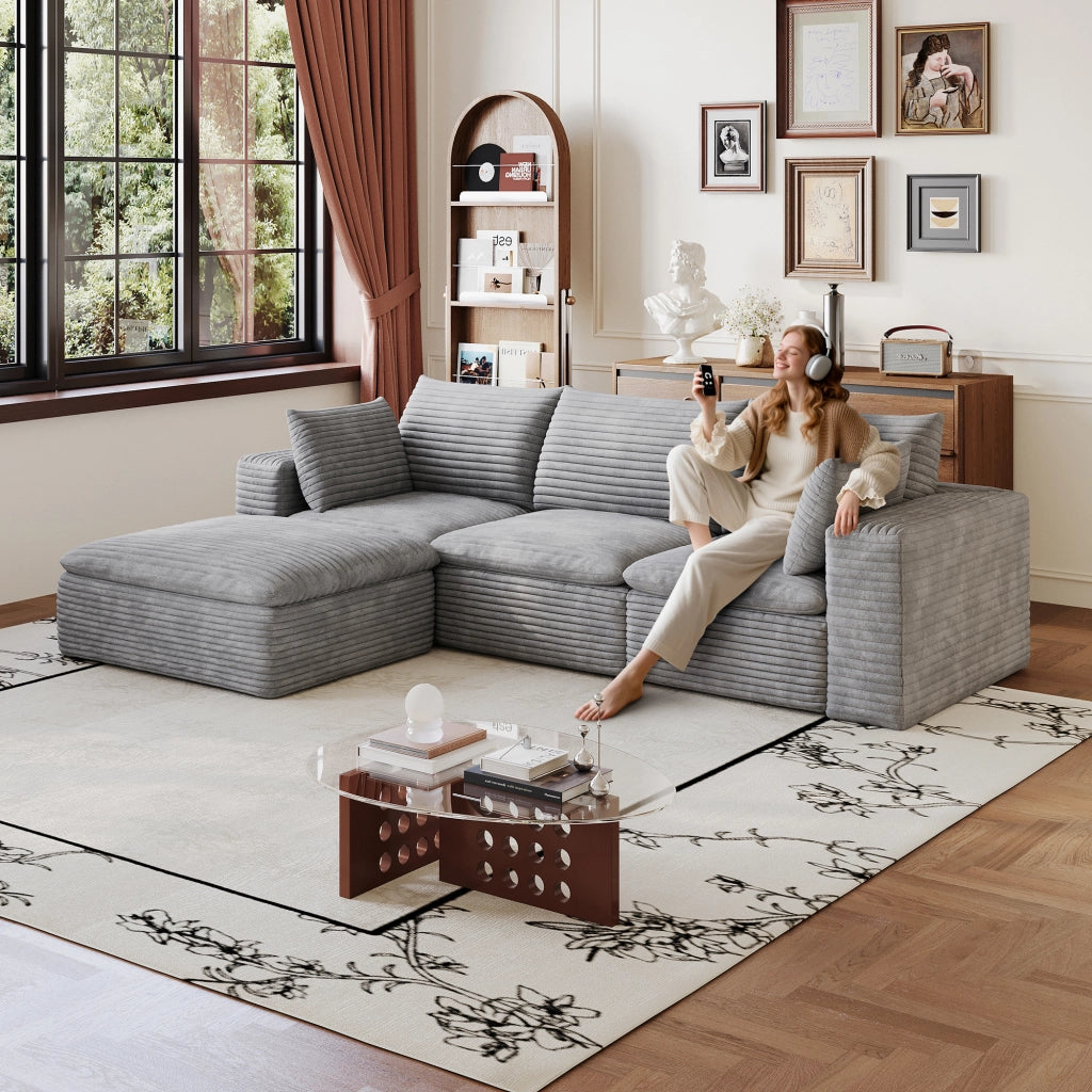 Divano modulare in tessuto grigio con supporto in schiuma e design componibile