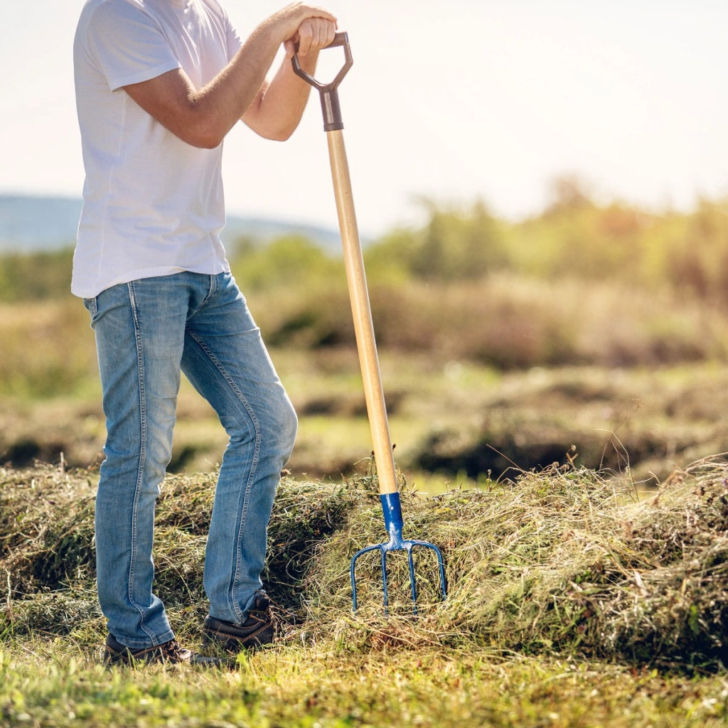 Forca da fieno KADAX a 4 punte con manico, ideale per letame da giardino.