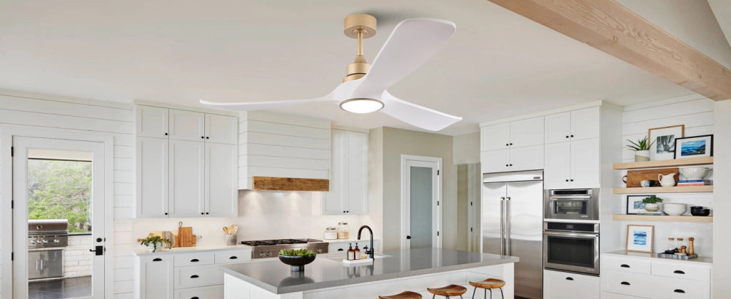 Ventilatore da soffitto 52 pollici con luce; telecomando e 3 pale in ABS oro e bianco