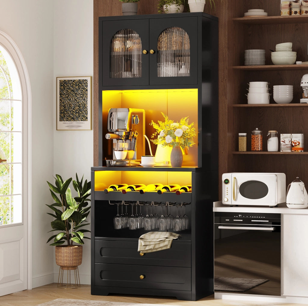 Credenza alta nera con LED smart, portabottiglie e USB
