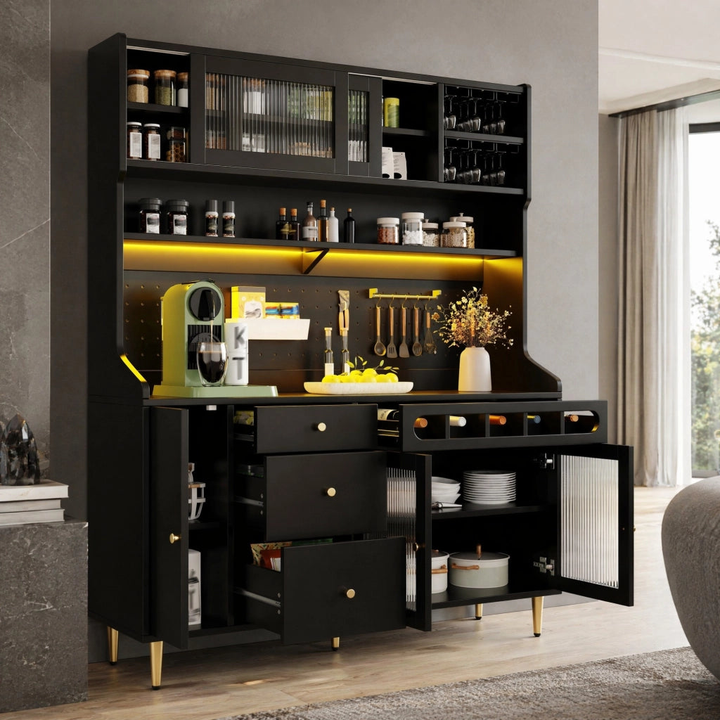 Mobile alto cucina con LED app, portabottiglie e ante in vetro