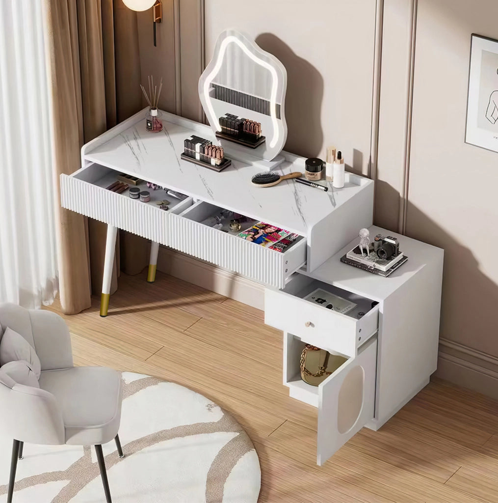 Tavolo da trucco bianco con illuminazione LED e ampio spazio contenitivo