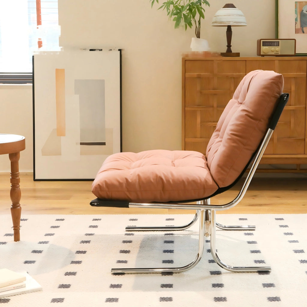 Poltrona lounge con rivestimento sfoderabile; gambe in cromo marrone