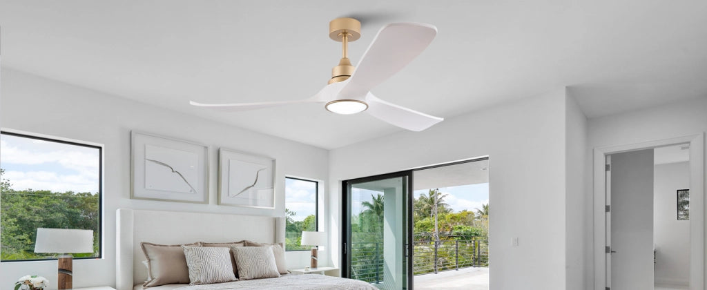 Ventilatore da soffitto 52 pollici con luce; telecomando e 3 pale in ABS oro e bianco