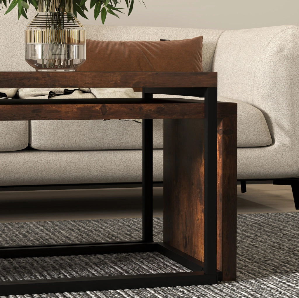 Set di tavolini da salotto; con due piani d'appoggio; legno; marrone rustico