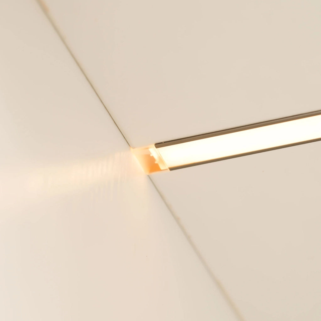 Mobile multifunzione bianco con libreria, vetrina LED e ruote