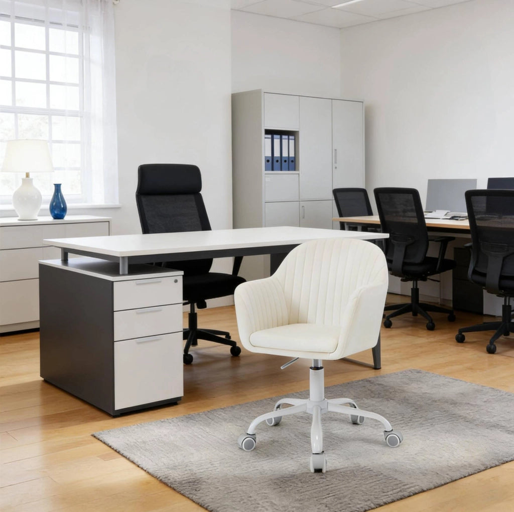 Sedia da ufficio ergonomica girevole con altezza regolabile, velluto crema bianco