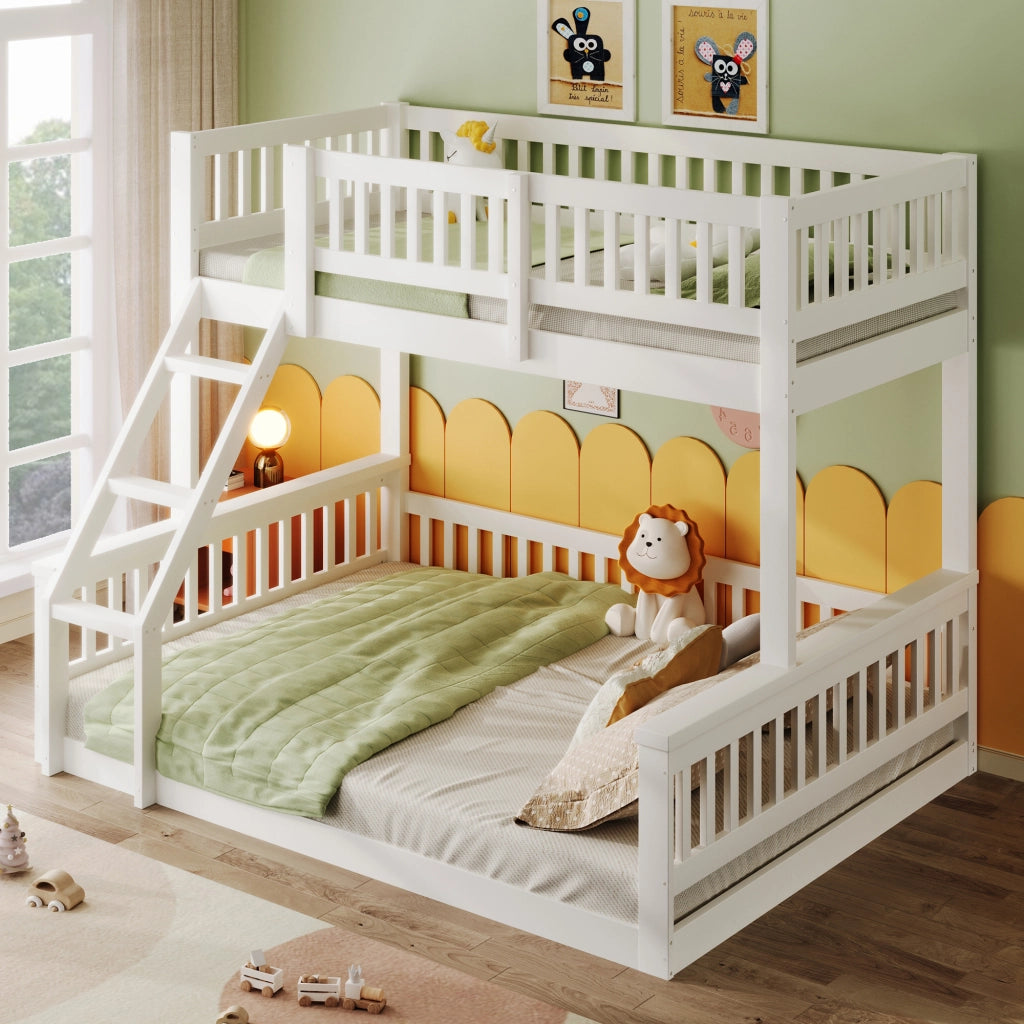 Letto a castello per bambini 90 × 200 cm e 140 × 200 cm in legno bianco con scala e sponde