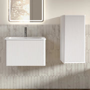 Mobile bagno sospeso con lavabo e colonna laterale bianco in MDF e compensato con lavabo in solid surface