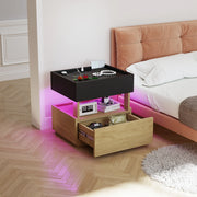 Comodino con ricarica wireless, LED e due cassetti, finitura legno e nero per camera da letto 50 × 40 × 50 cm