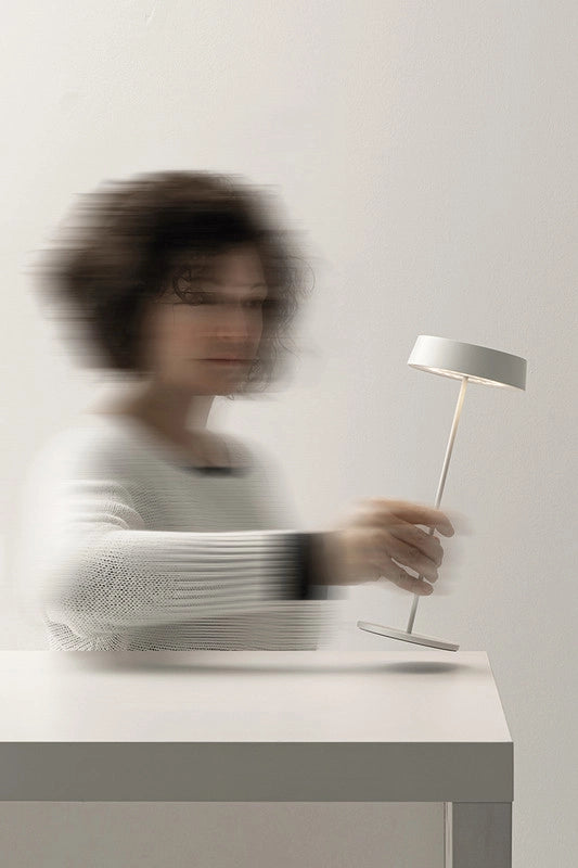 Inemuri Lampada da Tavolo Portatile Bianca LED 2,2W 2700K IP54, Ricaricabile USB, Dimmer Touch Integrato - Rossini Illuminazione