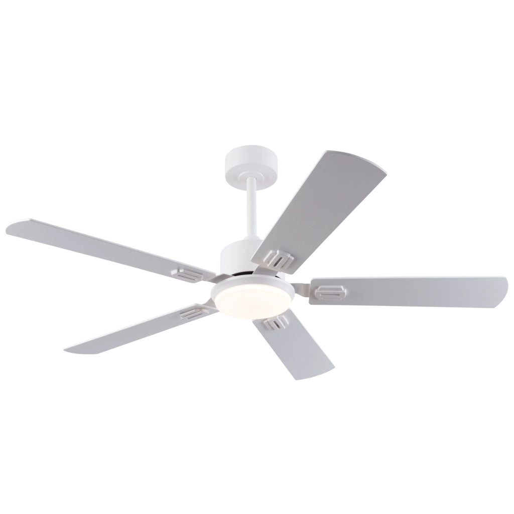 Ventilatore da soffitto con luce LED dimmerabile; telecomando e finitura bianca e rovere chiaro