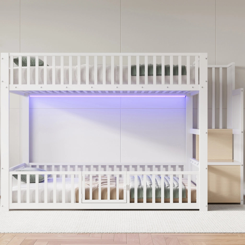 Letto a castello basso 140x200 cm in metallo e MDF bianco con scala contenitore