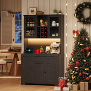 Credenza da cucina con LED, prese e portabottiglie, nera