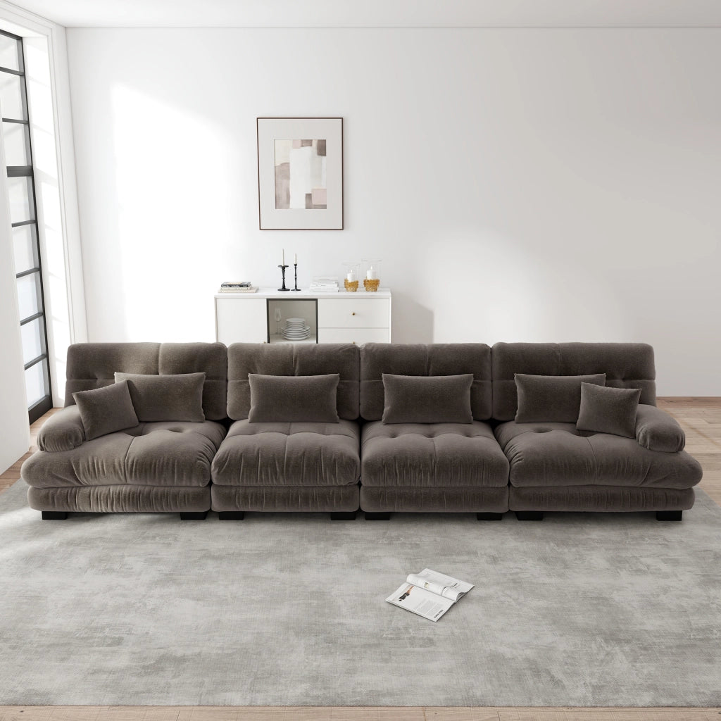 Divano modulare in ciniglia marrone con seduta profonda cuscini decorativi e supporto lombare