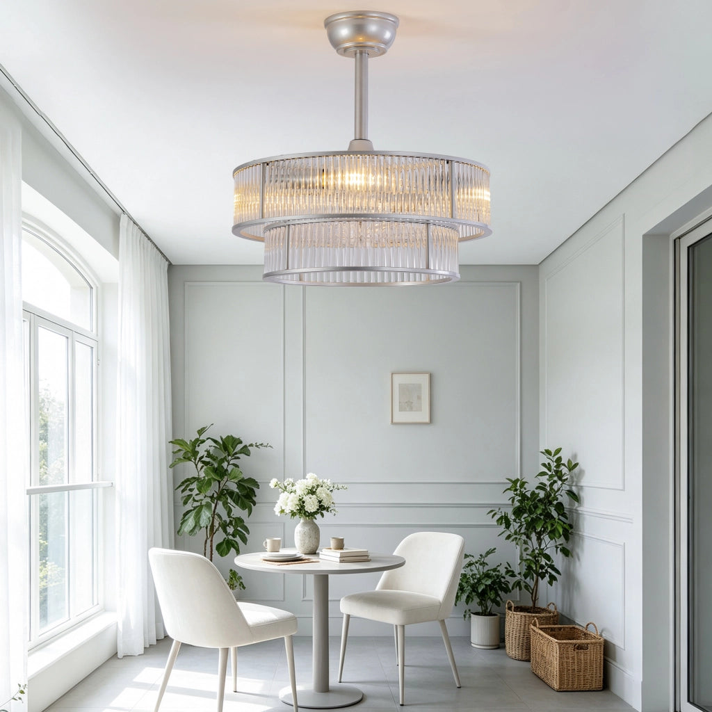 Ventilatore da soffitto con luce a 4 portalampade E26. 6 velocità; app Bluetooth e telecomando; argento