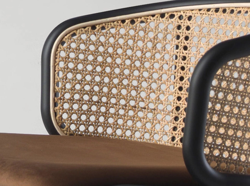 Sgabello in rattan e velluto marrone