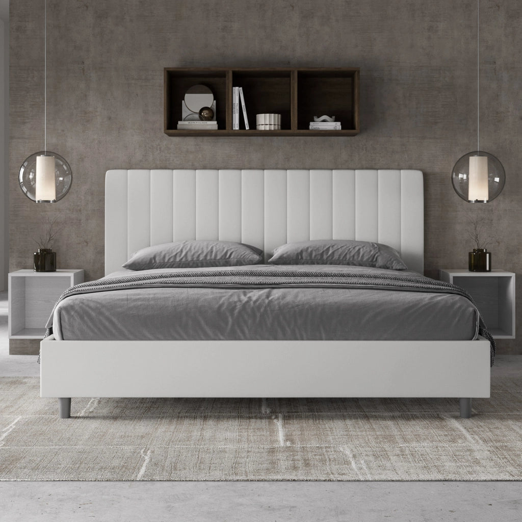 Letto Matrimoniale in Similpelle con Testiera Trapuntata 180x210 Senza Rete Agueda Bianco