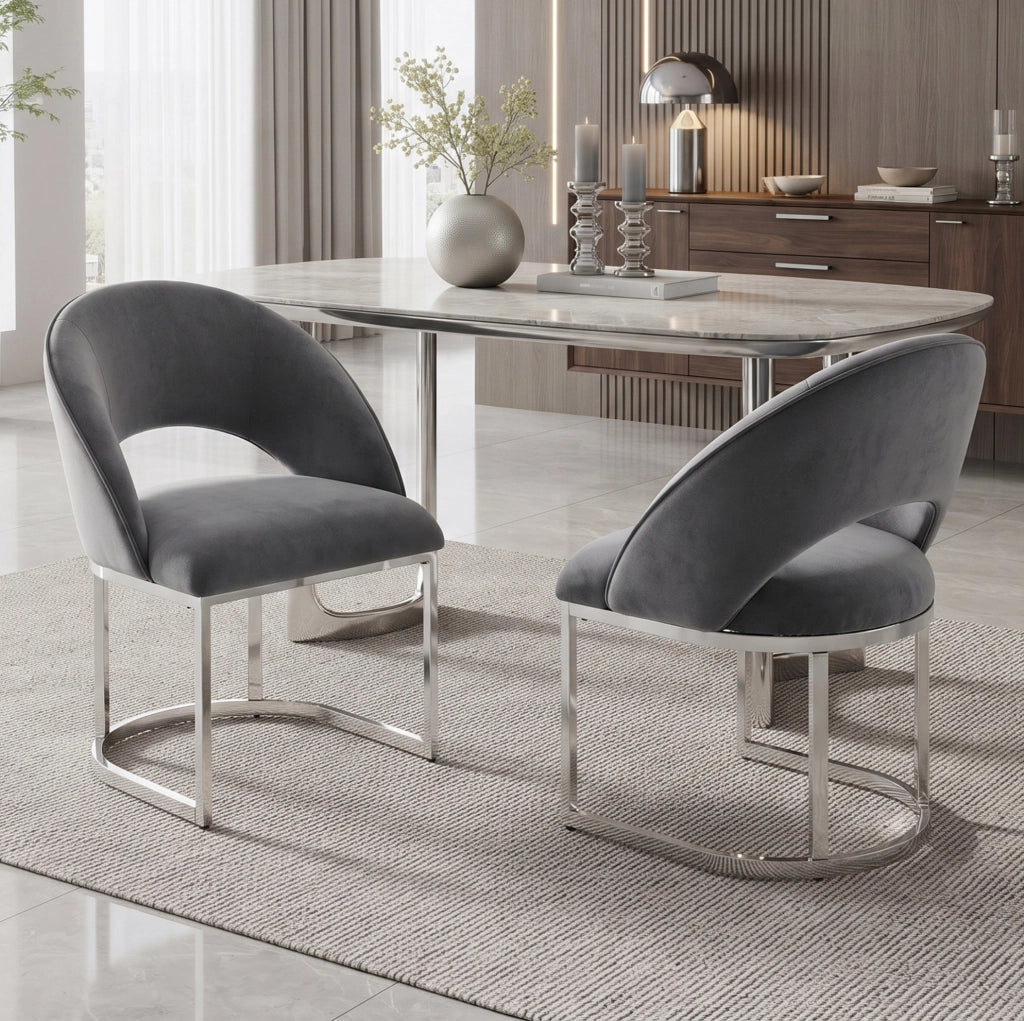 Set di 4 sedie da pranzo IVMEU in velluto grigio con schienale curvo e gambe in metallo argentato