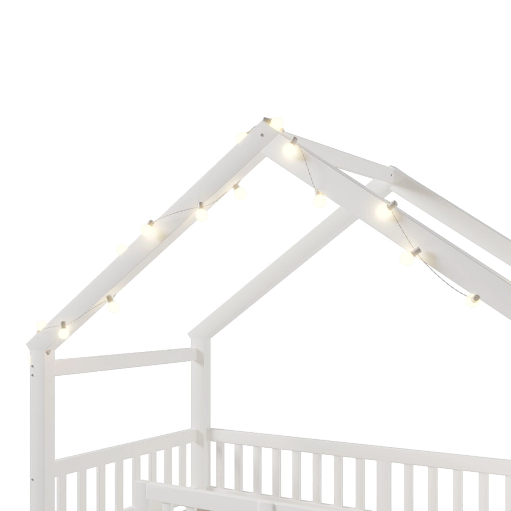 Letto a casetta 90x190 cm bianco in pino con sponde; ripiani e luci LED