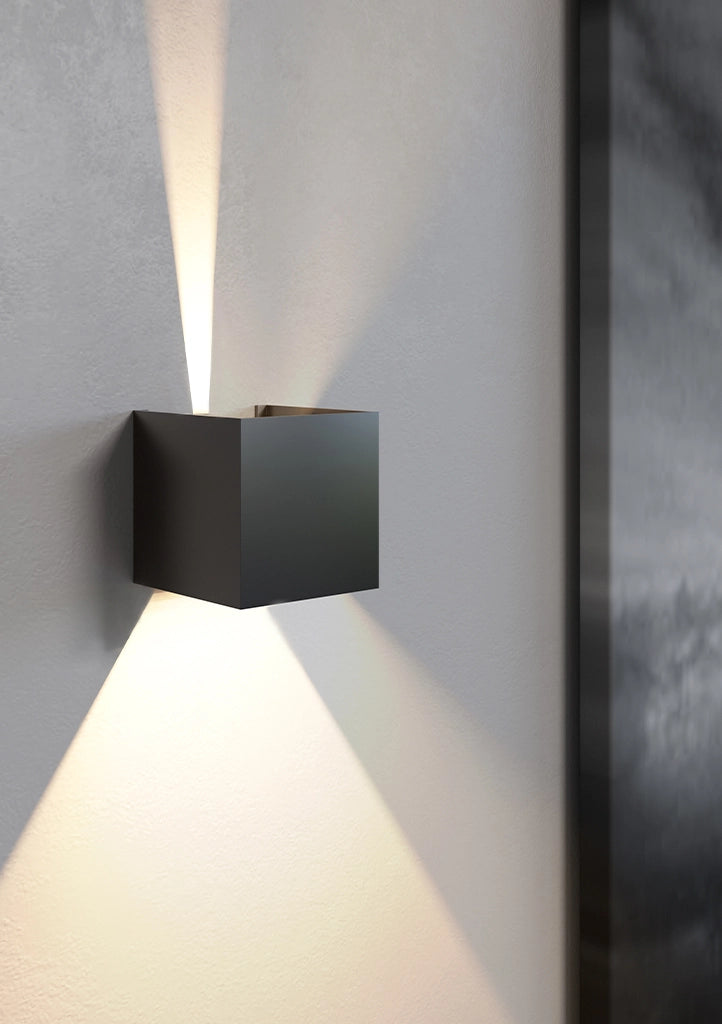 Lek SQ Wall - Applique a LED Quadrata 6,8W Fascio Regolabile 0-120° 2700K Nero Opaco IP54 per Interni ed Esterni - Beneito & Faure