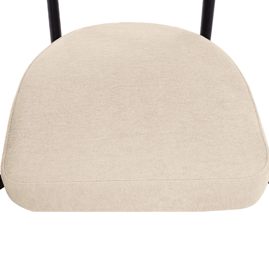 Sedia imbottita beige con struttura in ferro e schienale ergonomico moderno