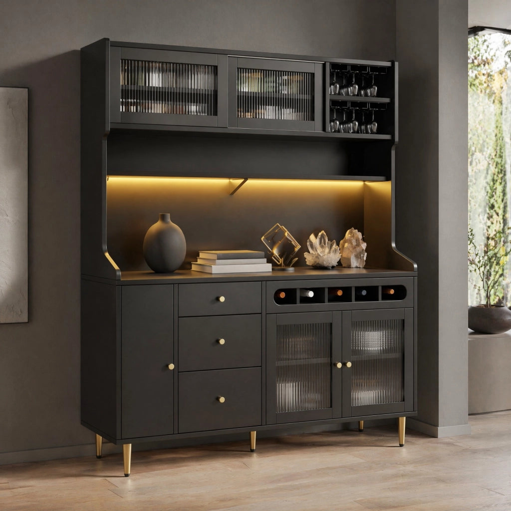 Mobile alto cucina con LED app, portabottiglie e ante in vetro