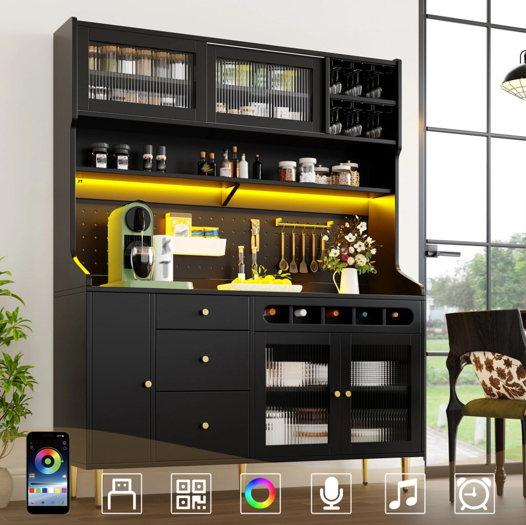 Mobile alto cucina con LED app, portabottiglie e ante in vetro