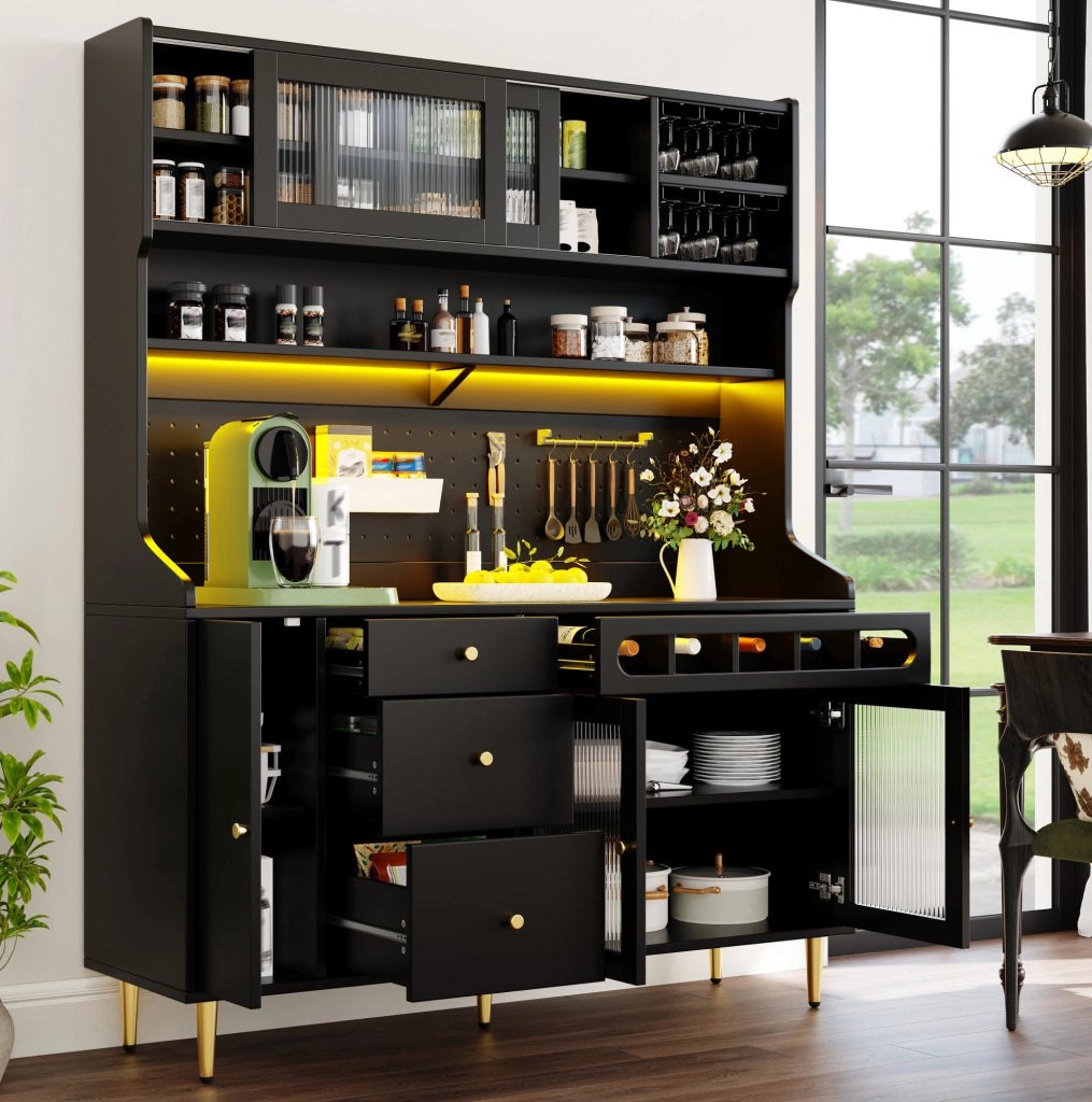 Mobile alto cucina con LED app, portabottiglie e ante in vetro