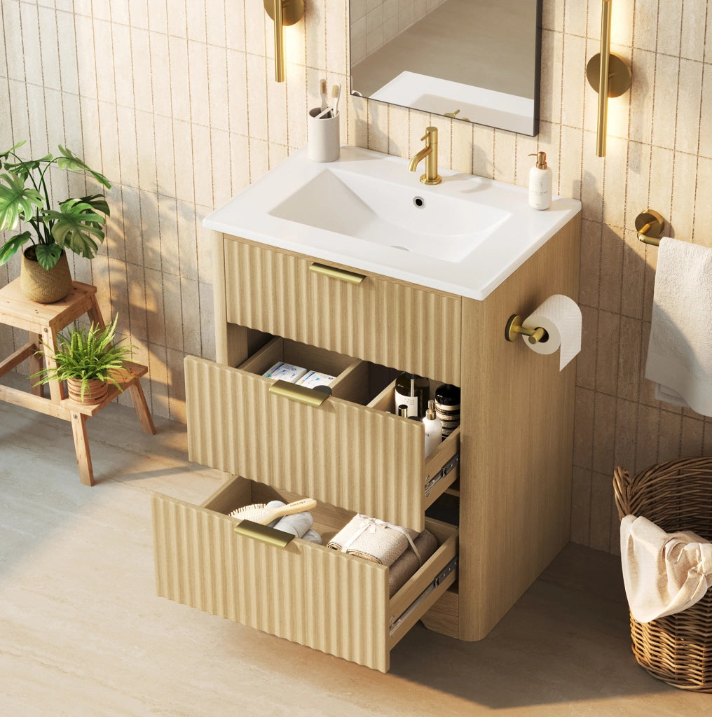 Mobile sottolavabo da 61 cm in legno con lavabo in ceramica, cassetti e portarotolo montabile su entrambi i lati, maniglie dorate, senza rubinetto